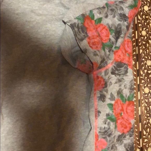 Stella McCarthy rose 🌹 T shirt - Picture 3 of 5